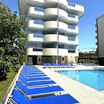 شقة Beachside Comfort With Pool And Terrace *
