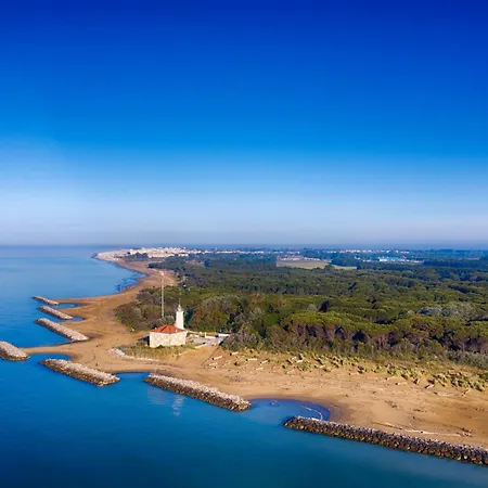 Beachside Comfort With Pool And Terrace Bibione