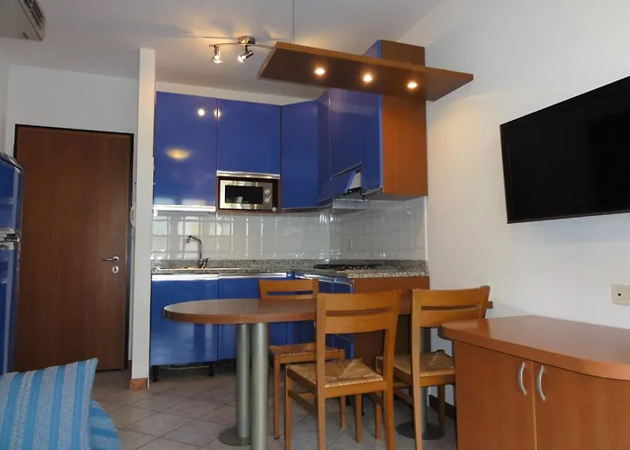 Beachside Comfort With Pool And Terrace *