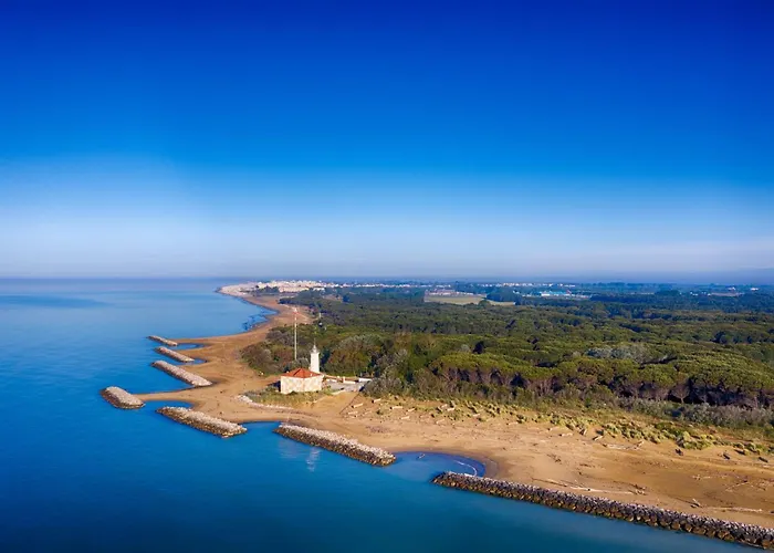 Beachside Comfort With Pool And Terrace Bibione