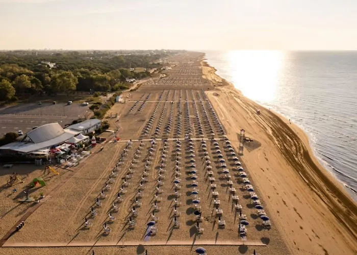 Beachside Comfort With Pool And Terrace *
